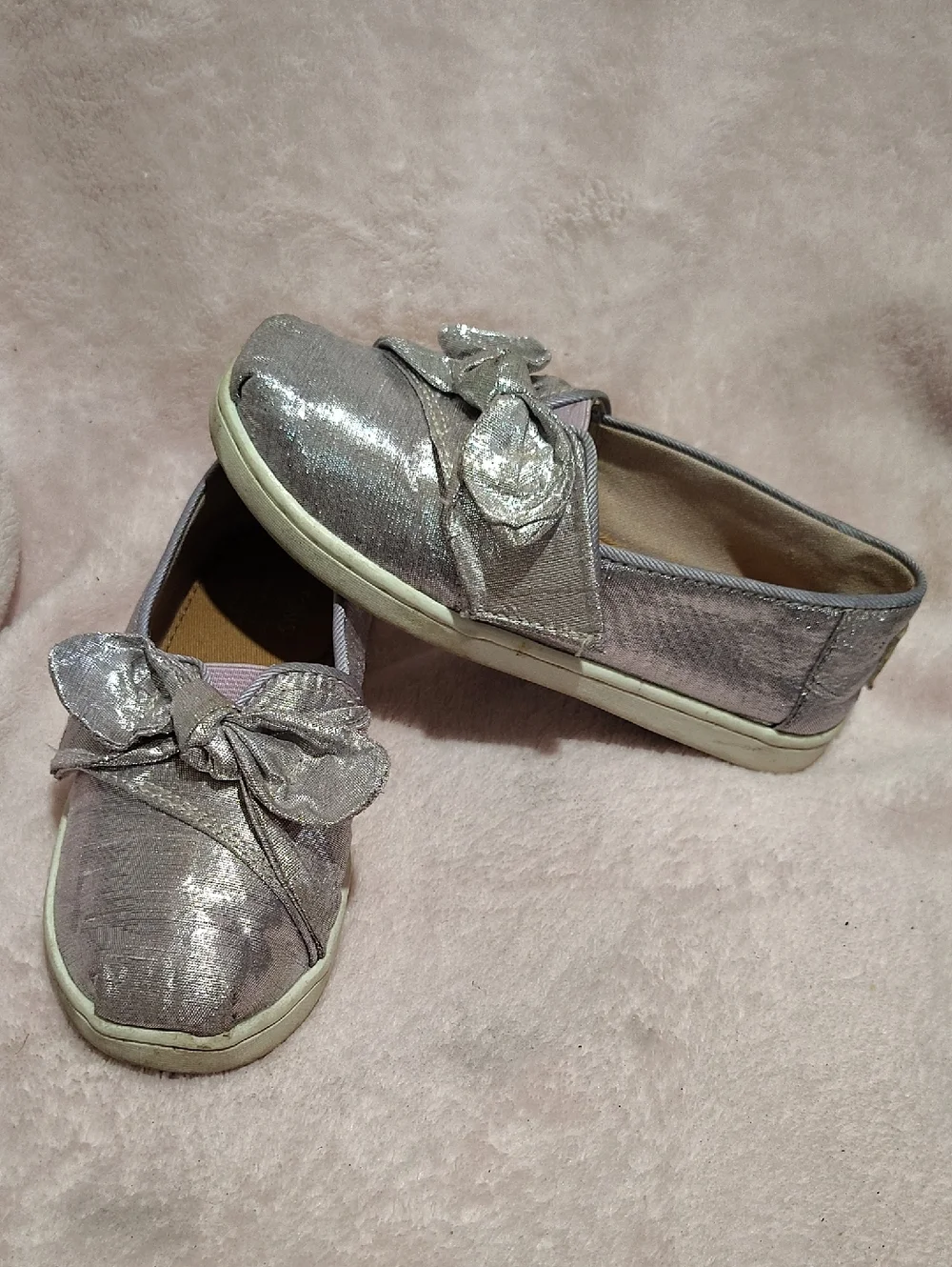 TOMS Girl's Rose Silver Bow Slip-On Flats